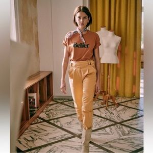 Sezane Francky trousers in the color honey.